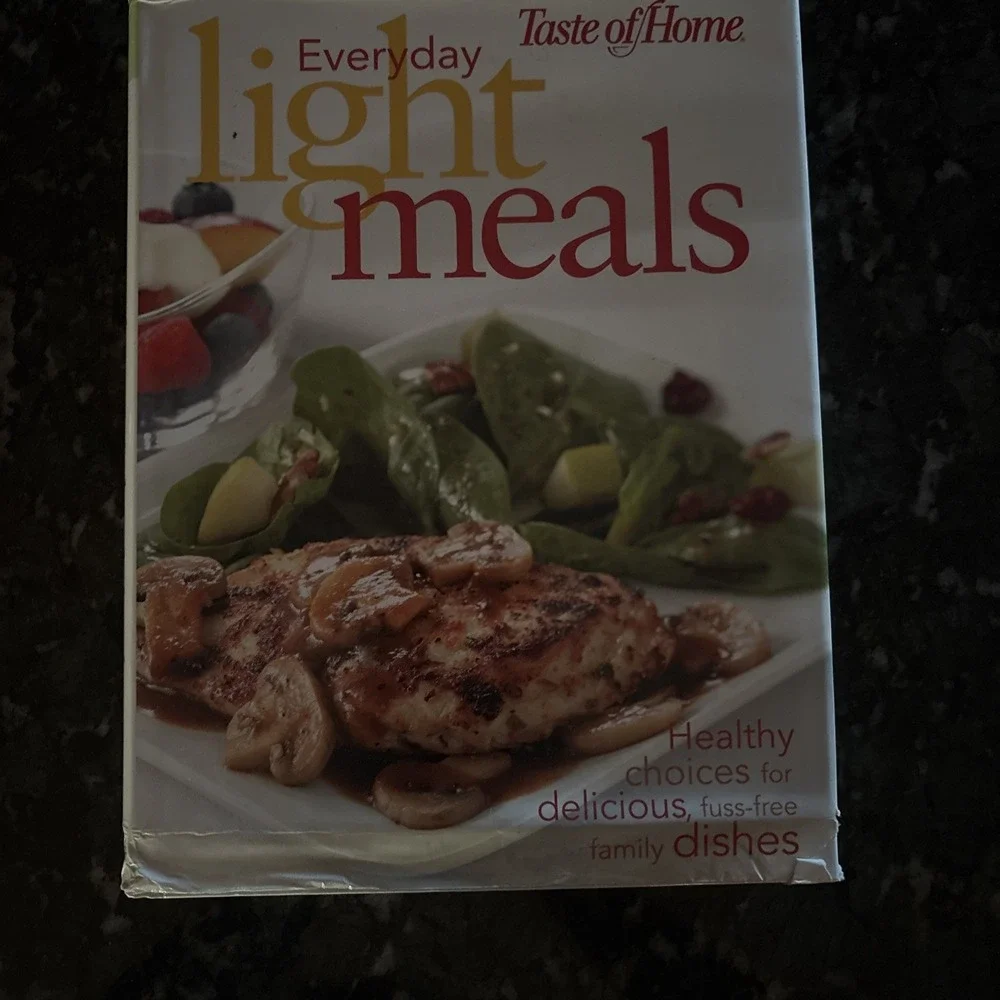 Vintage 2006 Taste Of Home Everyday Light Meals Hardcover Cookbook 9780898215182